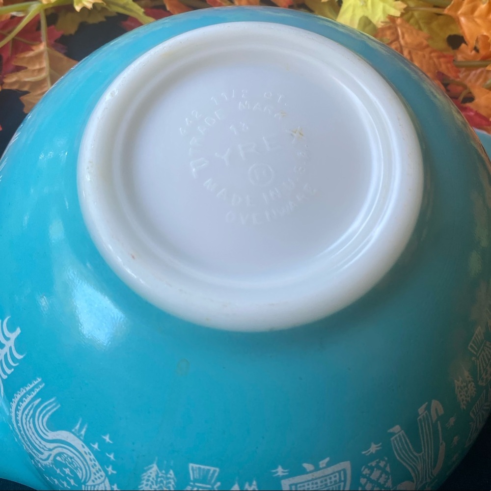 Vintage Pyrex bakeware - Picture 14 of 16